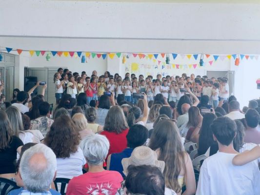 O Centro Escolar da Ilha voltou a encher-se de cor, alegria e emo&ccedil;&atilde;o na sua Festa de Final de Ano